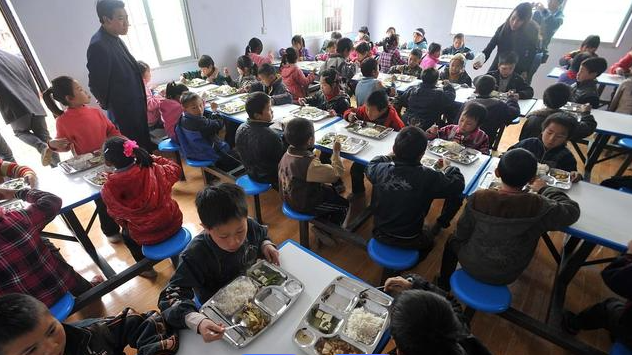 轮岗将优质资源下沉基层让村庄校园从小而弱走向小而美小而优 轮岗将优质资源下沉基层让村庄校园从小而弱走向小而美小而优